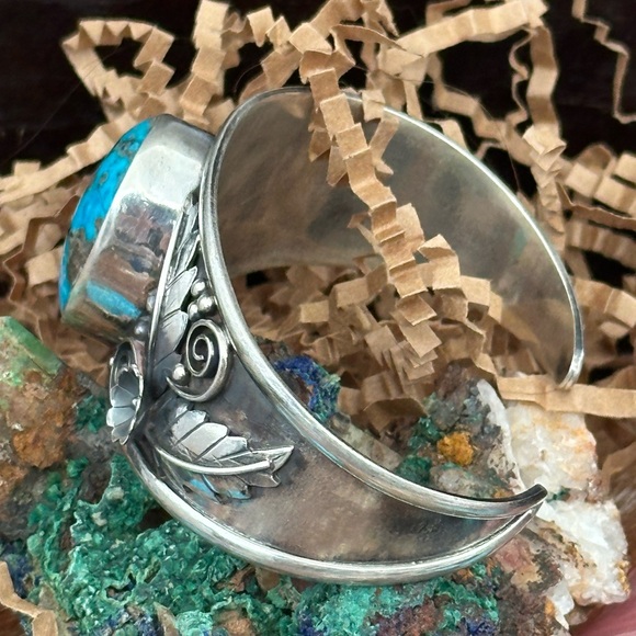 Turquoise southwestern statement sterling silver cuff - Picture 6 of 11